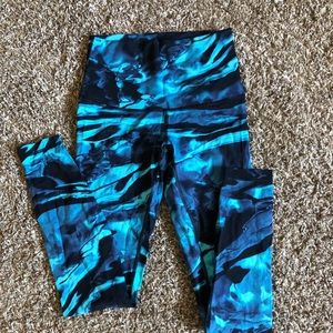 Lululemon Size 6 Nulux Wunder Under EUC